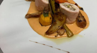 Le Mathys - Ballottine de volaille farcie sur sa bisque de homard...