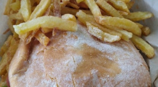 Sur Le Pouce - Un burger, frites