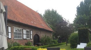 Au coin De La reine - La façade du restaurant
