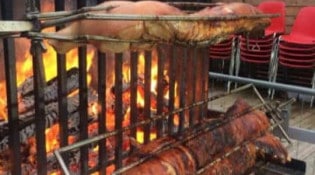 La gourmandise salée - Cochon grillé au feu de bois