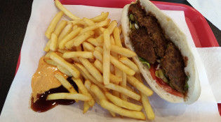 Le kanoun - les frites et sandwiche