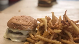 Le Café Du Port - Cheese burger raclette