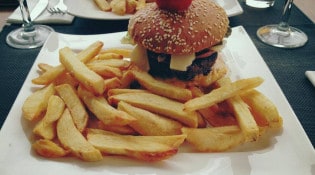 Le Velobre - Un burger et frites 