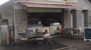 Le Petit Portugais - La façade du restaurant
