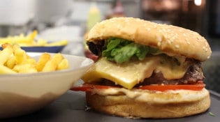 Bistrot Gourmand - Un burger, frites
