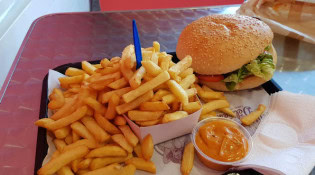Pom Pom Frites - Un burger