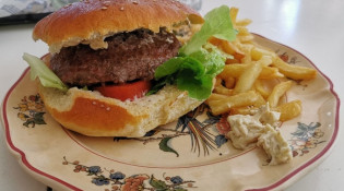 Maison Hemelsdaël - Un burger, frites