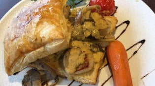 La Terrasse - Feuilleté de noix de saint jacques sauce aux langoustines