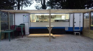Friterie Tophe - La façade du restaurant