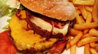 Entre Terre et Mer - Un burger et frites