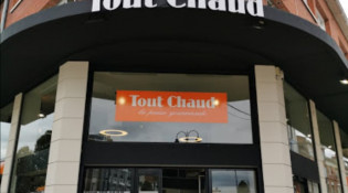 Tout Chaud - La façade