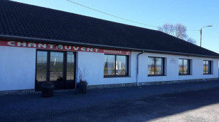 Chantauvent - La façade du restaurant