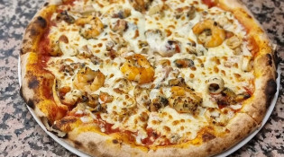 Ames et Saveurs - Une pizza