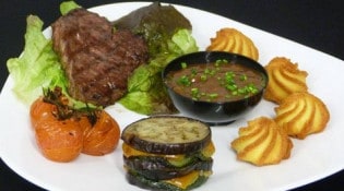La Hêtraie - Filet de bœuf château-briand à l'échalote accompagné d'un mille-feuille de légumes et de pommes duchesse