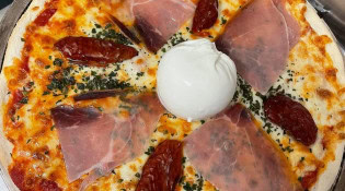 Les Frangines - Une pizza