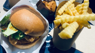 B Chef - Un burger avec des frites