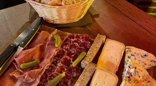L'ostrog - Une planche charcuterie