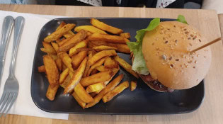 Le 31 - Burger accompagné des frites