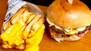 Le Philly's - Un burger et frites 