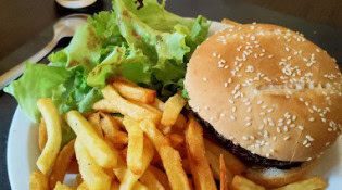 Guinguette de Biollet - Un burger
