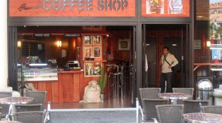 French Coffee Shop - La façade du restaurant