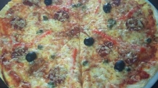 Pizzeria Linda - Une pizza chorizo
