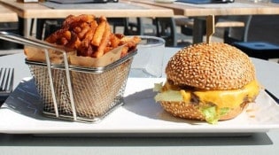 Au Quignon - Un burger, frites