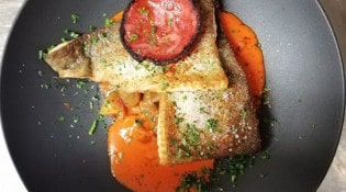 Gamia - Filets de truite d'Iraty , crème de piquillos et chorizo