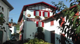 Etchebarne - La façade du restaurant