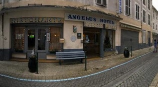 Angelus - La façade du restaurant 