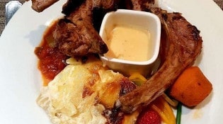 Auberge Le Bouic - Côtes d agneau à la crème d ail
