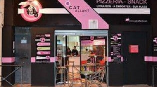 Ô Cat allant - La façade de la pizzeria