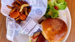 L'Ermitage Café - un burger