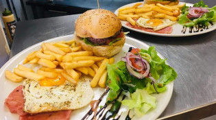 La Terrasse - Un burger et frites,..