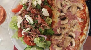 Le Régal - Pizza Christina avec salade vosgienne