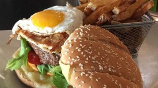 L'Ane Rouge - Un burger et frites 