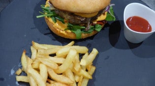 Bahnstub - Un burger, frites