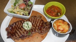 La table de philippe - Faux filet grillé beurre maître d'hôtel, gratin dauphinois, salade verte