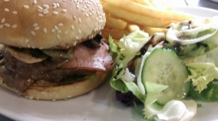 Académie de la Bière - Un burger, frites 