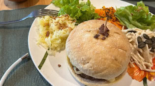 Auberge au Canoë Gourmand - Un burger