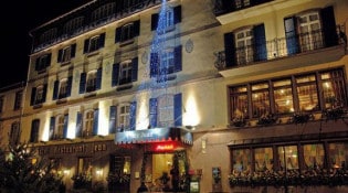 Chez Jean - La façade de l' hotel restaurant 
