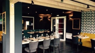 Omega - A l'intérieur du restaurant 