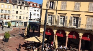 Au bureau - La façade du restaurant