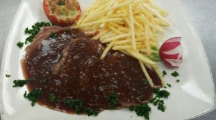 Lina & Rita - Un roastbeef sauce bordolaise tomate provencale frites