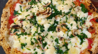 Maria. - Une pizza