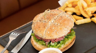 Léon de b - Burger avec des frites