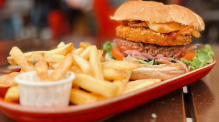 Paddy's Corner - Un burger avec frites