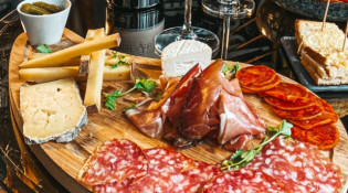 Baràgones - Une planche de charcuterie