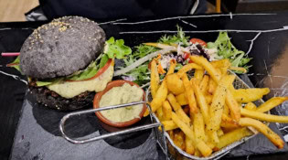 Le Casa Restaurant - Un burger