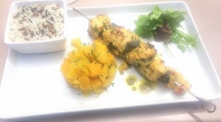 Campanile - Brochette de poulet au basilic au grill accompagné de carottes au cumin et son riz sauvage